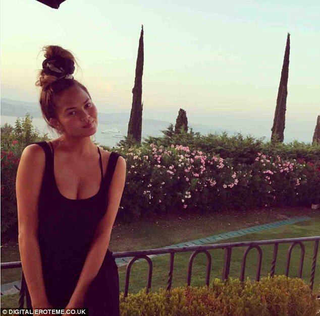 H νέα τρέλα στο Ιντερνετ -Γυναίκες διαβάζουν τις... ραγάδες τους [εικόνες] | iefimerida.gr 4