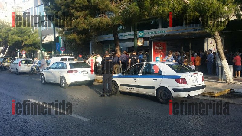 Λιποθυμίες ηλικιωμένων στις ουρές για τα 120 ευρώ [εικόνες] | iefimerida.gr 20