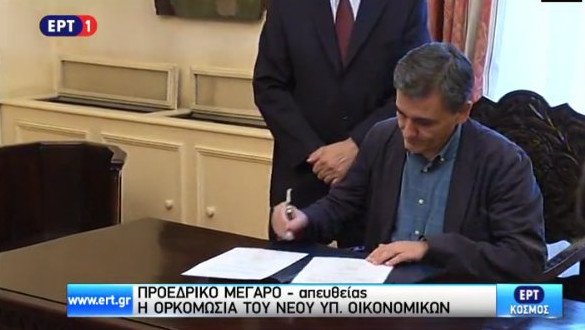 Το άγχος του Τσακαλώτου στην ορκωμοσία του – Ο διάλογος του με τον Παυλόπουλο [εικόνες] | iefimerida.gr 3