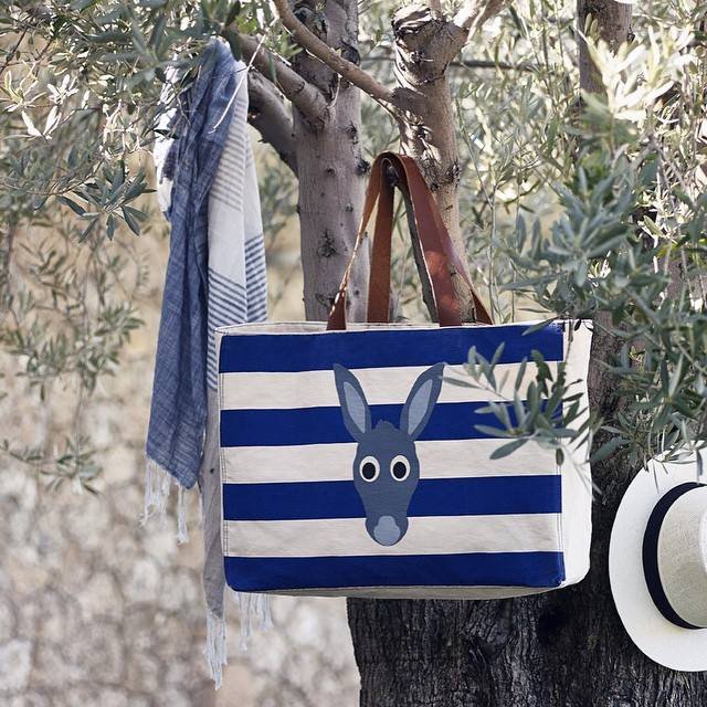 Οι ωραιότερες τσάντες παραλίας είναι ελληνικές και έχουν βαρύ πολιτικό επώνυμο [εικόνες] | iefimerida.gr 7