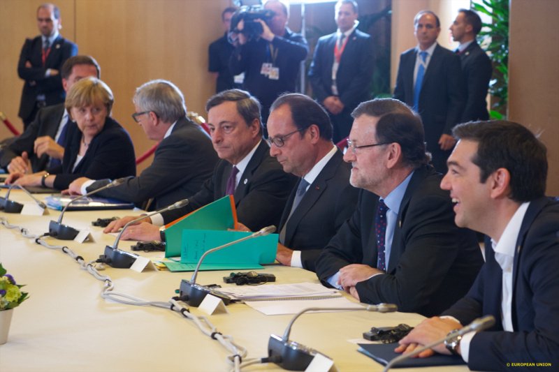 Γιατί γελάει ο πρωθυπουργός και στις πιο δραματικές στιγμές [εικόνες] | iefimerida.gr 0