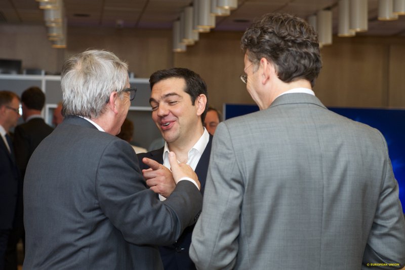 Γιατί γελάει ο πρωθυπουργός και στις πιο δραματικές στιγμές [εικόνες] | iefimerida.gr 9