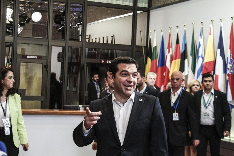 Γιατί γελάει ο πρωθυπουργός και στις πιο δραματικές στιγμές [εικόνες] | iefimerida.gr 14