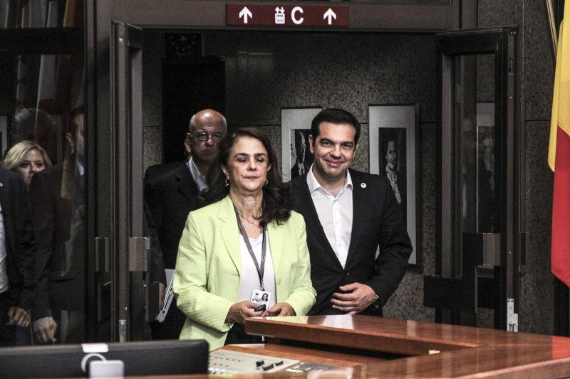 Γιατί γελάει ο πρωθυπουργός και στις πιο δραματικές στιγμές [εικόνες] | iefimerida.gr 13