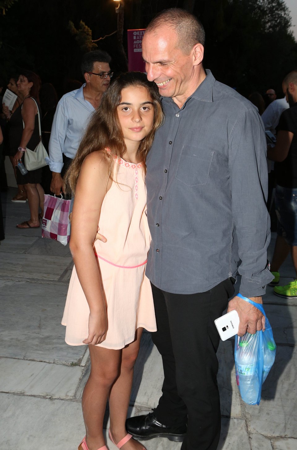 Αυτή είναι η κόρη του Γιάνη Βαρουφάκη -Πήγαν μαζί με τη Δανάη Στράτου στο Ηρώδειο [εικόνες] | iefimerida.gr 2