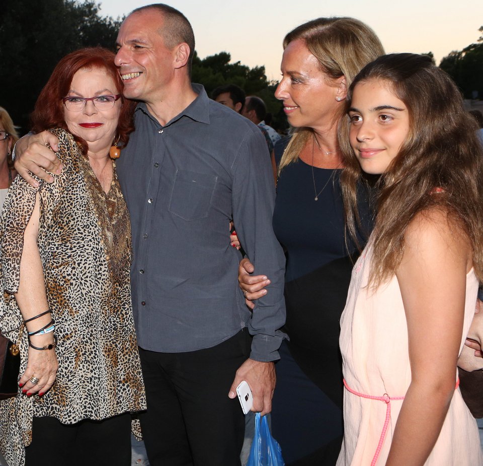 Αυτή είναι η κόρη του Γιάνη Βαρουφάκη -Πήγαν μαζί με τη Δανάη Στράτου στο Ηρώδειο [εικόνες] | iefimerida.gr 4
