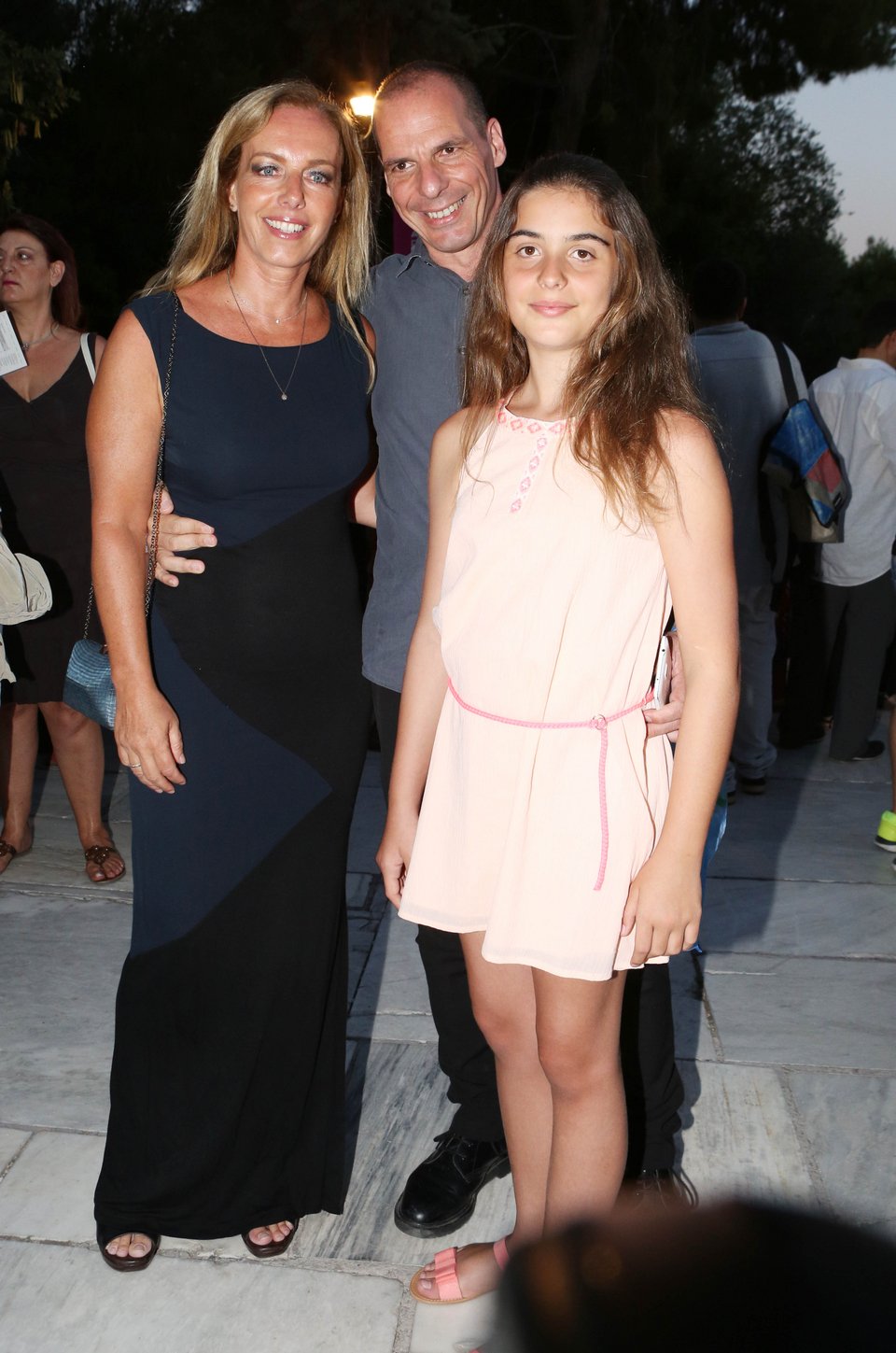 Αυτή είναι η κόρη του Γιάνη Βαρουφάκη -Πήγαν μαζί με τη Δανάη Στράτου στο Ηρώδειο [εικόνες] | iefimerida.gr 3