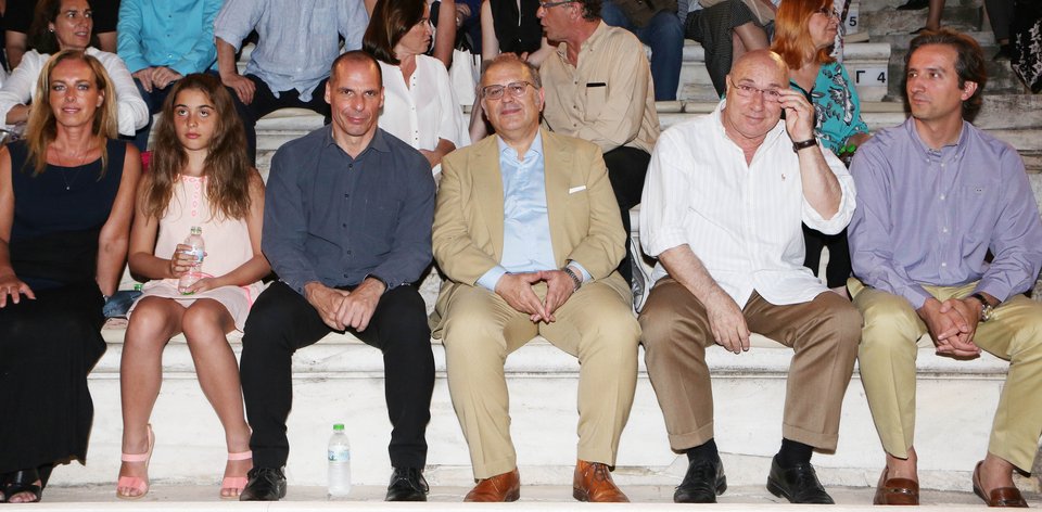 Αυτή είναι η κόρη του Γιάνη Βαρουφάκη -Πήγαν μαζί με τη Δανάη Στράτου στο Ηρώδειο [εικόνες] | iefimerida.gr 6