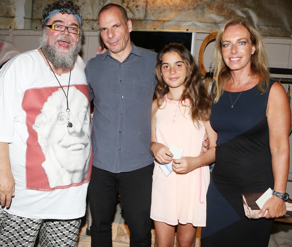 Αυτή είναι η κόρη του Γιάνη Βαρουφάκη -Πήγαν μαζί με τη Δανάη Στράτου στο Ηρώδειο [εικόνες] | iefimerida.gr 5