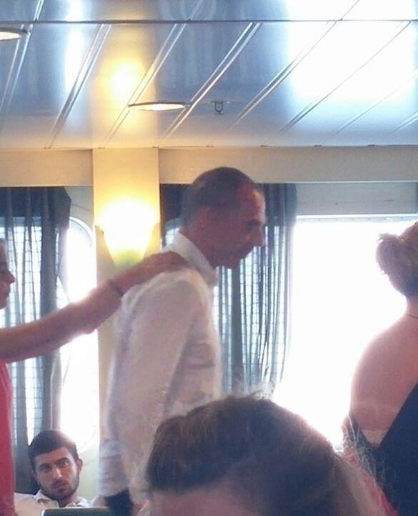 Ο Γιάνης Βαρουφάκης στο πλοίο για Αίγινα -Εγκατέλειψε ΣΥΡΙΖΑ και συμφωνία πίσω του [εικόνες] | iefimerida.gr 4