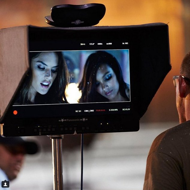 Οι Αγγελοι της Victoria's Secret ξεχύθηκαν στους δρόμους της Ρώμης [εικόνες] | iefimerida.gr 3