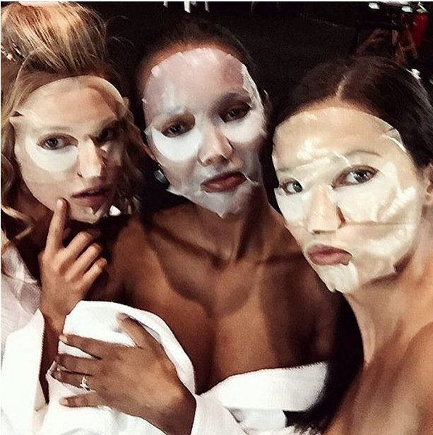 Οι Αγγελοι της Victoria's Secret ξεχύθηκαν στους δρόμους της Ρώμης [εικόνες] | iefimerida.gr 8