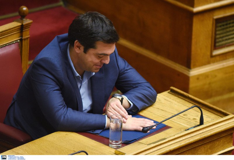 Το ξενύχτι στη Βουλή τους λύγισε - Οι γκριμάτσες του Τσίπρα, οι ματιές στο ρολόι, τα κλειστά μάτια του Τσακαλώτου και οι... καραμέλες φιλιού [εικόνες] | iefimerida.gr 9