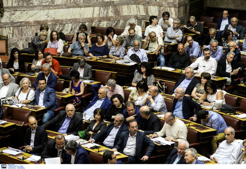 Το ξενύχτι στη Βουλή τους λύγισε - Οι γκριμάτσες του Τσίπρα, οι ματιές στο ρολόι, τα κλειστά μάτια του Τσακαλώτου και οι... καραμέλες φιλιού [εικόνες] | iefimerida.gr 20