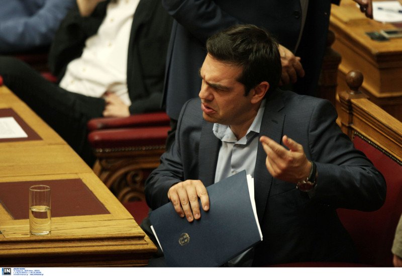 Το ξενύχτι στη Βουλή τους λύγισε - Οι γκριμάτσες του Τσίπρα, οι ματιές στο ρολόι, τα κλειστά μάτια του Τσακαλώτου και οι... καραμέλες φιλιού [εικόνες] | iefimerida.gr 5