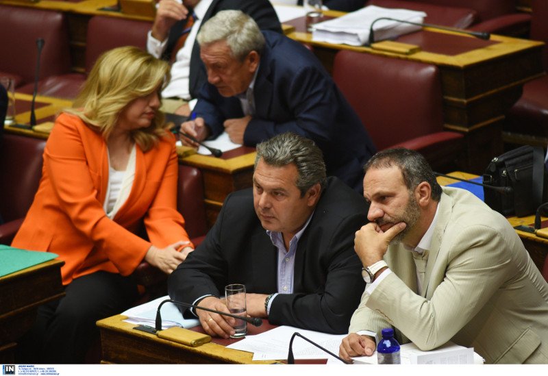 Το ξενύχτι στη Βουλή τους λύγισε - Οι γκριμάτσες του Τσίπρα, οι ματιές στο ρολόι, τα κλειστά μάτια του Τσακαλώτου και οι... καραμέλες φιλιού [εικόνες] | iefimerida.gr 30