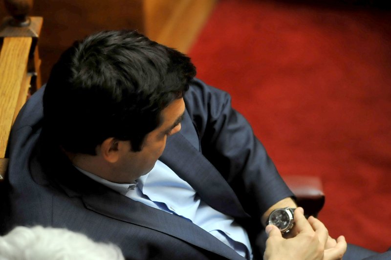 Το ξενύχτι στη Βουλή τους λύγισε - Οι γκριμάτσες του Τσίπρα, οι ματιές στο ρολόι, τα κλειστά μάτια του Τσακαλώτου και οι... καραμέλες φιλιού [εικόνες] | iefimerida.gr 8