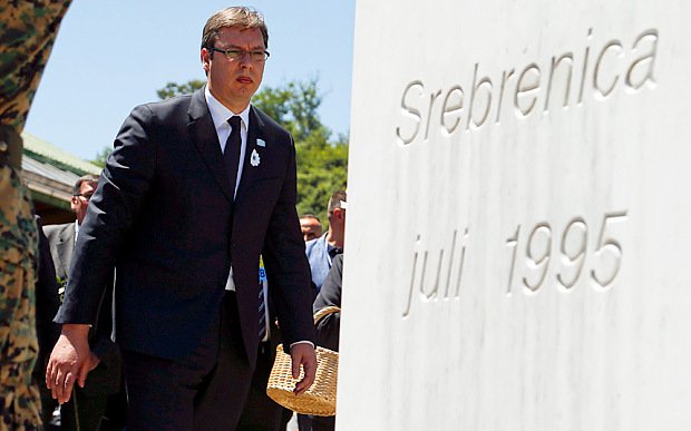 Αγρια επίθεση με πέτρες από τους Βόσνιους στον πρωθυπουργό της Σερβίας [εικόνες & βίντεο] | iefimerida.gr 1