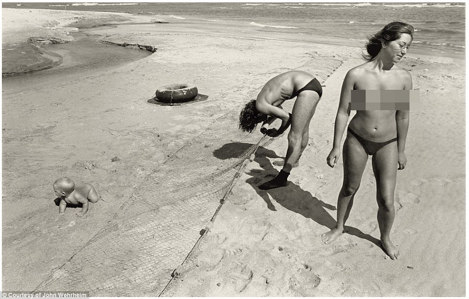 Σπάνια στιγμιότυπα από την κοινότητα χίπηδων που είχε ιδρύσει ο αδελφός της Ελίζαμπεθ Τέιλορ στη Χαβάη [εικόνες] | iefimerida.gr 14