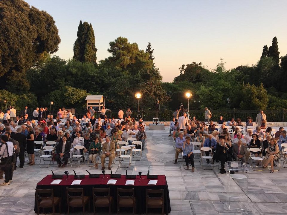 «Πόρτα» στη Ζωή από αρχηγούς κομμάτων και Πρόεδρο της Δημοκρατίας [εικόνες]  | iefimerida.gr 3