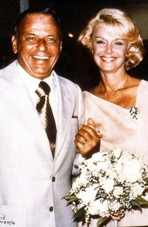 Η καυτή νύχτα του Σινάτρα με την Τζάκι - Γιατί τη θεωρούσε τη δεύτερη μεγαλύτερη κατάκτησή του [εικόνες] | iefimerida.gr 0