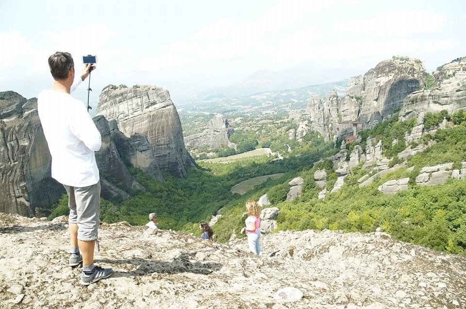 Ισπανοί Travel bloggers κατέκλυσαν τα Μετέωρα -Αφωνοι από το τοπίο και την ατμόσφαιρα [εικόνες & βίντεο] | iefimerida.gr 2