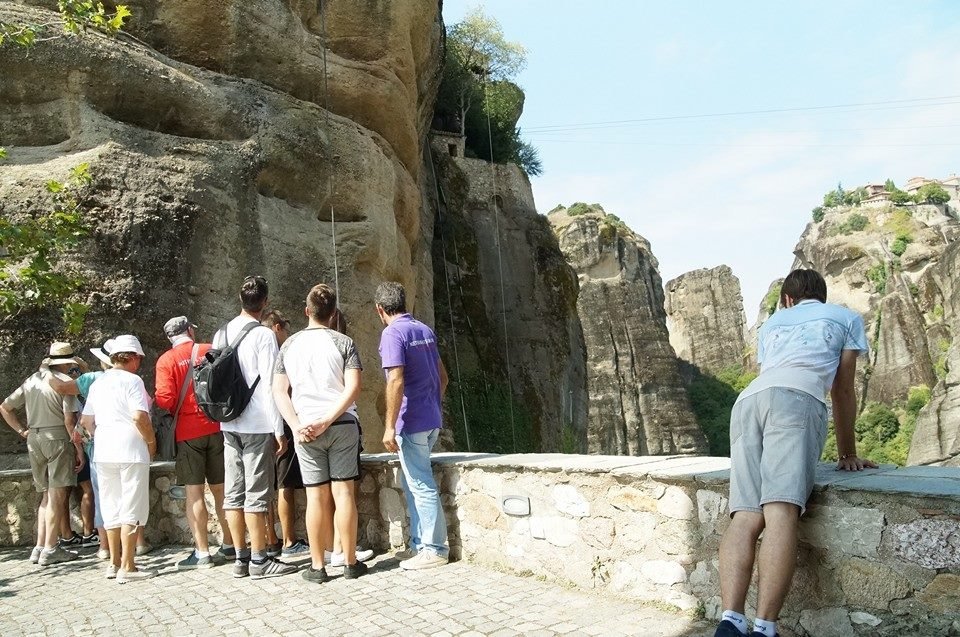 Ισπανοί Travel bloggers κατέκλυσαν τα Μετέωρα -Αφωνοι από το τοπίο και την ατμόσφαιρα [εικόνες & βίντεο] | iefimerida.gr 1