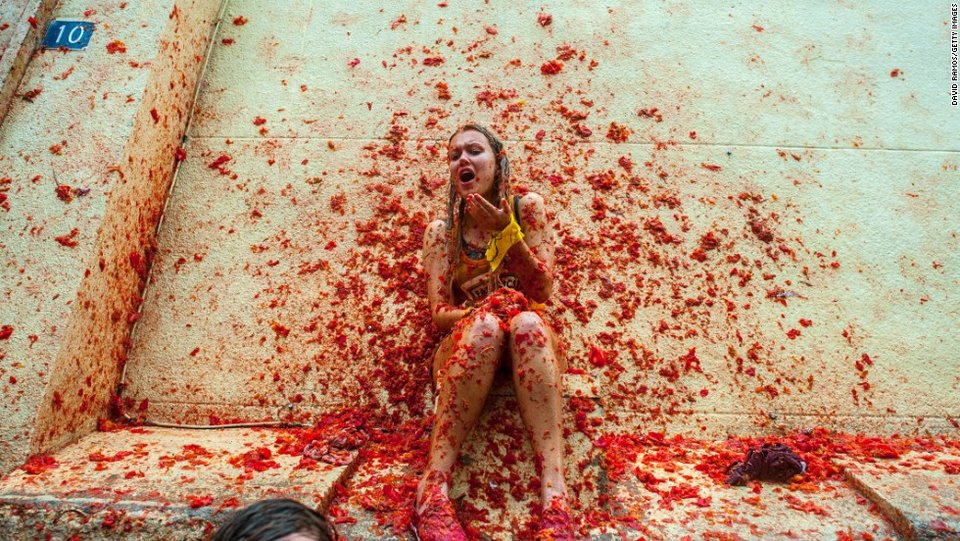 Ντοματοπόλεμος στην Ισπανία: Το παραδοσιακό φεστιβάλ που βάφει την πόλη κόκκινη κάθε Αύγουστο [εικόνες] | iefimerida.gr 2