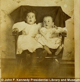 Ο Ερνεστ Χέμινγουεϊ μεγάλωσε σαν κοριτσάκι: Η μητέρα του τον έντυνε όπως την αδελφή του [εικόνες] | iefimerida.gr 10