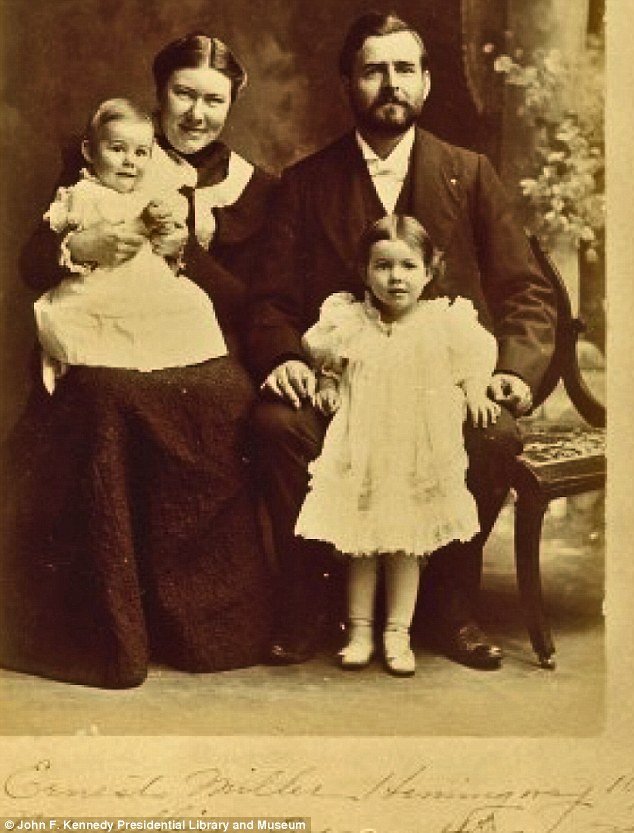 Ο Ερνεστ Χέμινγουεϊ μεγάλωσε σαν κοριτσάκι: Η μητέρα του τον έντυνε όπως την αδελφή του [εικόνες] | iefimerida.gr 8