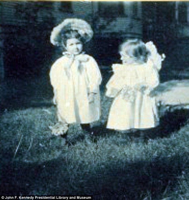 Ο Ερνεστ Χέμινγουεϊ μεγάλωσε σαν κοριτσάκι: Η μητέρα του τον έντυνε όπως την αδελφή του [εικόνες] | iefimerida.gr 6