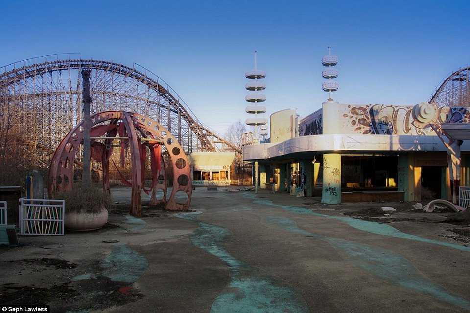 Λούνα παρκ για αλιγάτορες: Εγκαταλελειμμένο θεματικό πάρκο στη Νέα Ορλεάνη έγινε φωλιά ερπετών [εικόνες] | iefimerida.gr 6