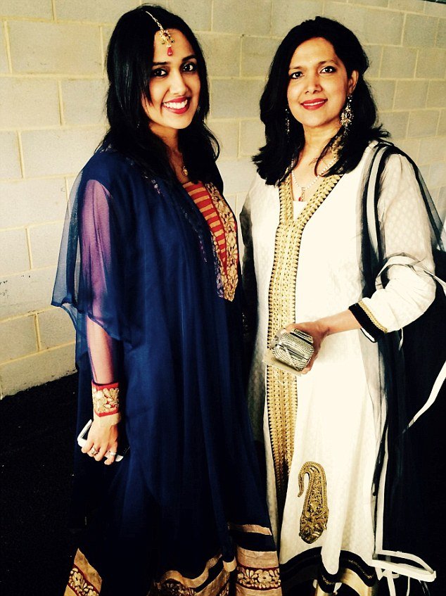 Μάνες και κόρες που μοιάζουν σαν δίδυμες –Oταν η διαφορά ηλικίας δεν φαίνεται [εικόνες] | iefimerida.gr 5