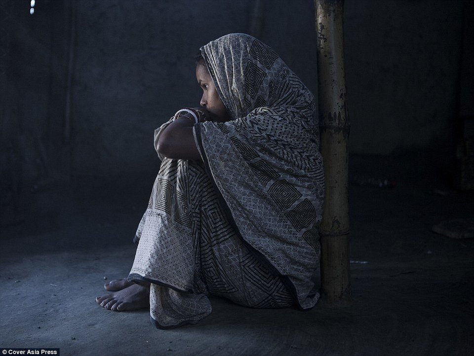 «Μου κατέστρεψε τη ζωή»: Εφηβες μητέρες θύματα βιασμού στην Ινδία σπάνε τη σιωπή τους [εικόνες] | iefimerida.gr 0