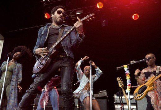 Τα έδειξε όλα στη σκηνή ο Λένι Κράβιτζ - Σκίστηκε το μπροστινό μέρος του παντελονιού του [εικόνες & βίντεο] | iefimerida.gr 1