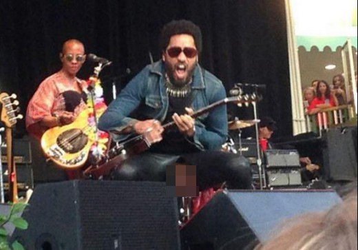 Τα έδειξε όλα στη σκηνή ο Λένι Κράβιτζ - Σκίστηκε το μπροστινό μέρος του παντελονιού του [εικόνες & βίντεο] | iefimerida.gr 0