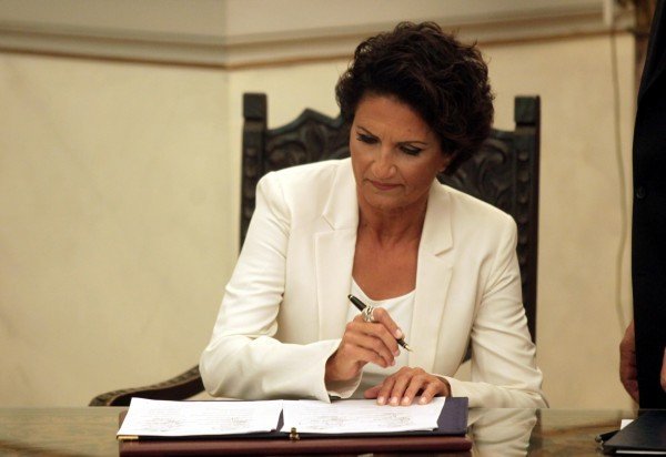 Αλκηστις Πρωτοψάλτη, η έκπληξη της κυβέρνησης - Το σκουλαρίκι στο αυτί, η κομψή εμφάνιση: «Είμαστε ακόμα ζωντανοί;» [εικόνες] | iefimerida.gr 4