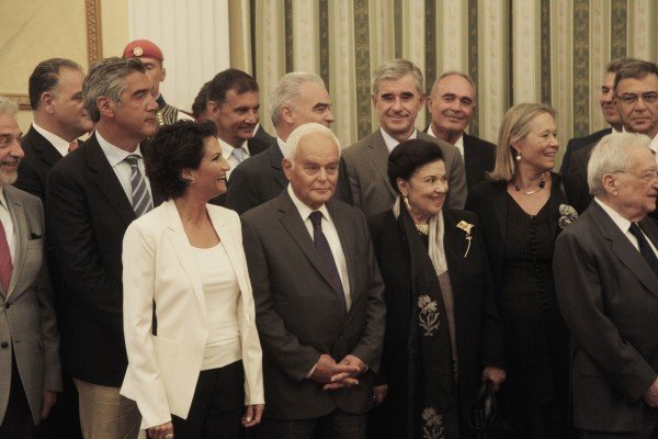 Αλκηστις Πρωτοψάλτη, η έκπληξη της κυβέρνησης - Το σκουλαρίκι στο αυτί, η κομψή εμφάνιση: «Είμαστε ακόμα ζωντανοί;» [εικόνες] | iefimerida.gr 8