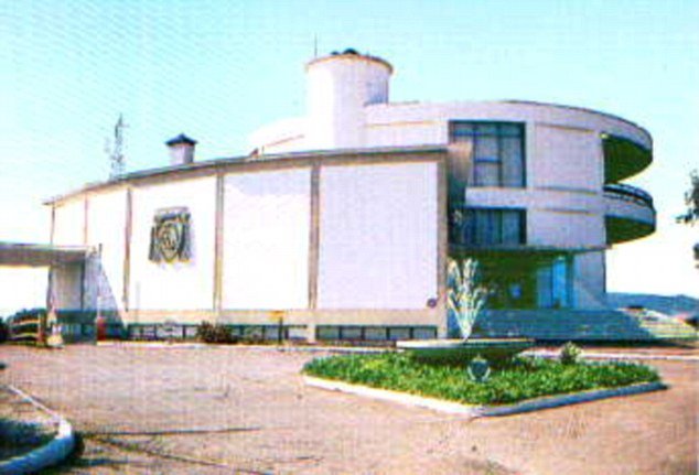 Ρημάζει το «καταραμένο» ξενοδοχείο στην Πελοπόννησο όπου έμενε η Αντζελίνα Τζολί [εικόνες & βίντεο] | iefimerida.gr 0