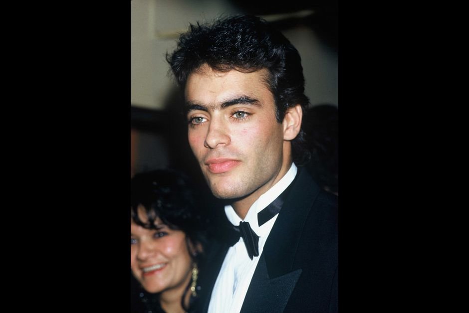 Η νόθα εγγονή του Αλέν Ντελόν - Μια καλλονή που του μοιάζει [εικόνες] | iefimerida.gr 5