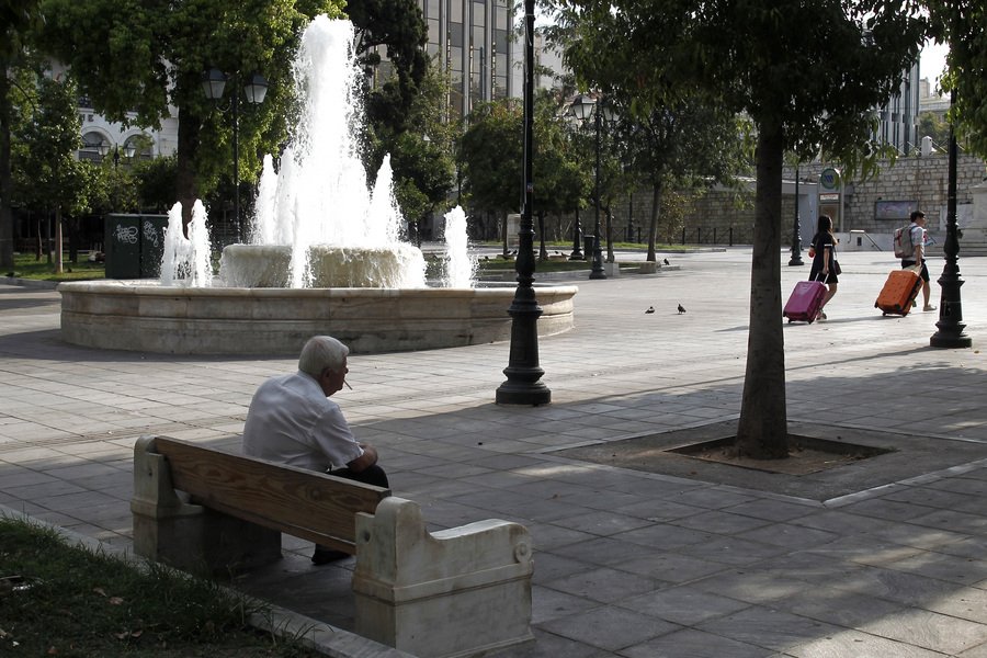 Αυξημένη η κίνηση και σήμερα στα λιμάνια - Αδεια πόλη η Αθήνα [εικόνες] | iefimerida.gr 4