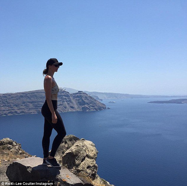 Τραγουδίστρια από την Αυστραλία ερωτεύτηκε τη Σαντορίνη στον μήνα του μέλιτος -Αποθεώνει το νησί στο Instagram [εικόνες] | iefimerida.gr 0