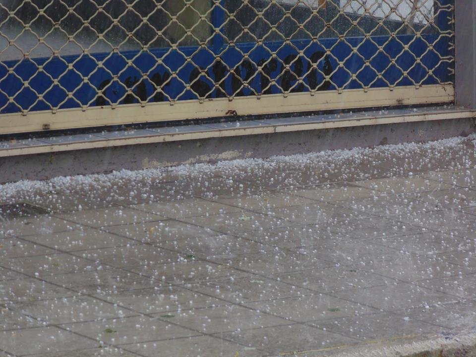 Εικόνες αποκάλυψης στα Ιωάννινα -Χαλάζι σε μέγεθος καρυδιού σάρωσε τα πάντα [εικόνες & βίντεο] | iefimerida.gr 2