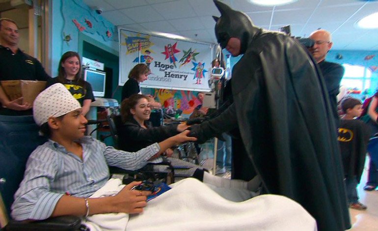 Σκοτώθηκε ο Μπάτμαν, σε τροχαίο με το Batmobile [εικόνες & βίντεο] | iefimerida.gr 7