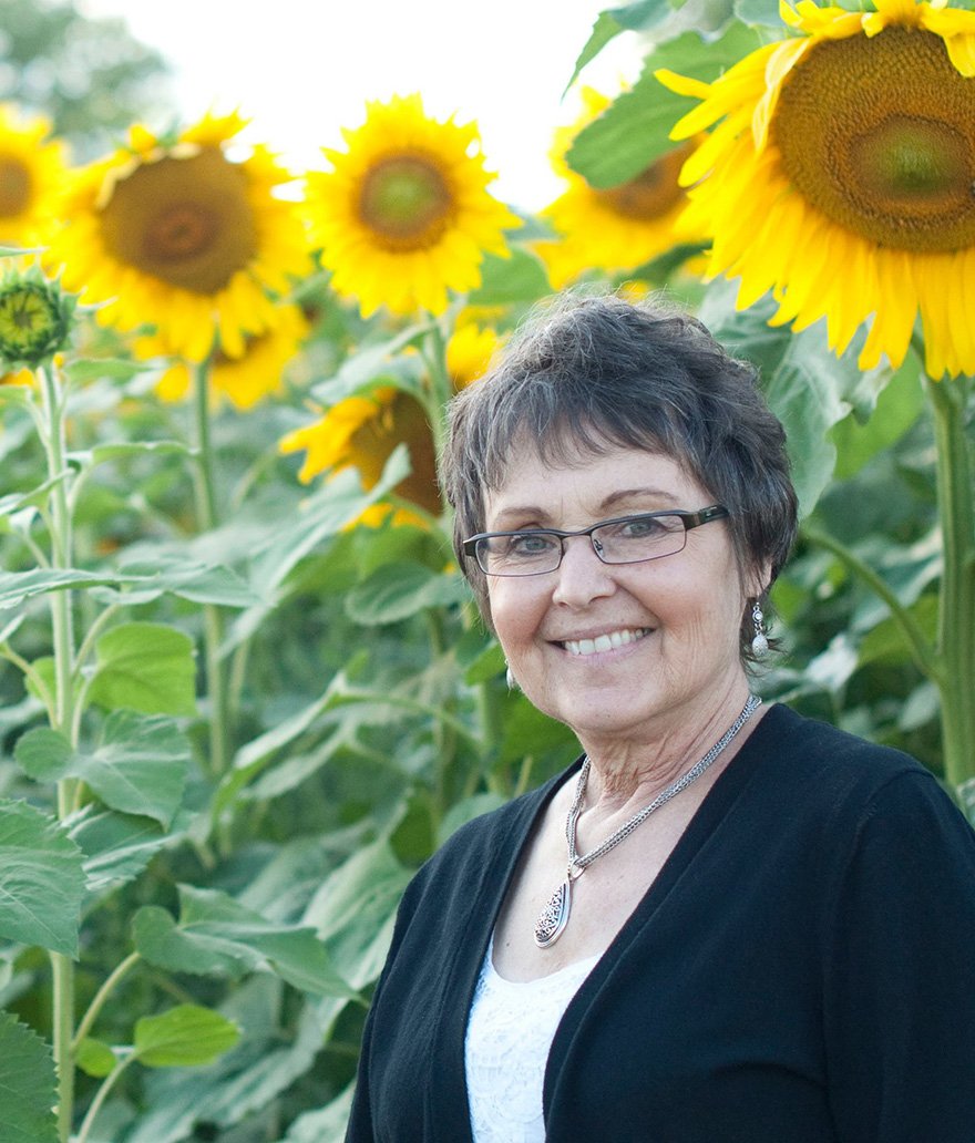 Συγκινητικό: Ηλικιωμένος φύτεψε 400 στρέμματα ηλιοτρόπια για να τιμήσει τη γυναίκα του που έφυγε από καρκίνο [εικόνες] | iefimerida.gr 3