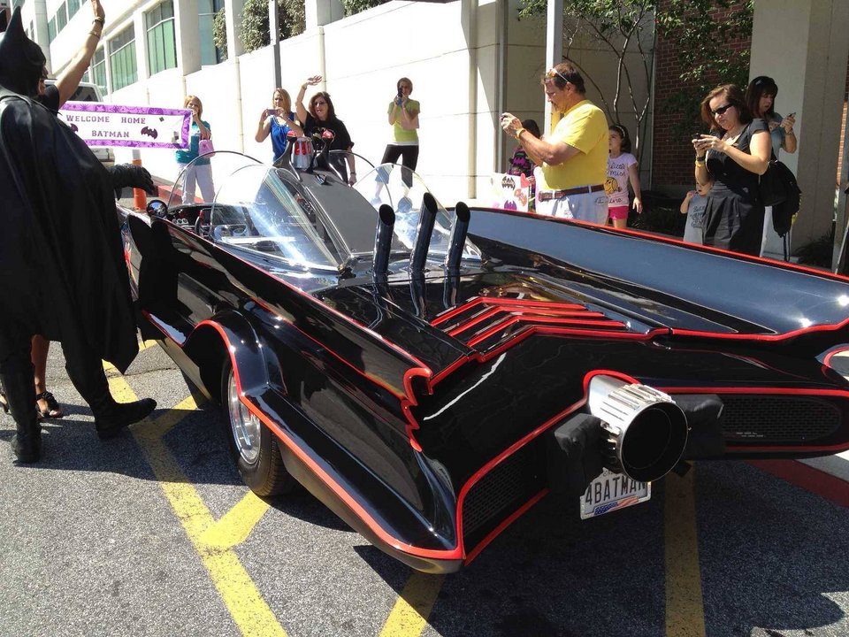 Σκοτώθηκε ο Μπάτμαν, σε τροχαίο με το Batmobile [εικόνες & βίντεο] | iefimerida.gr 6