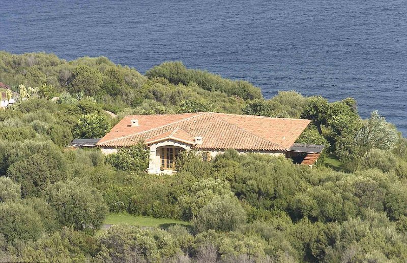 Ο Μπερλουσκόνι πουλάει τη βίλα του στη Σαρδηνία -Με 68 δωμάτια, 6 πισίνες και τεχνητό ηφαίστειο [εικόνες] | iefimerida.gr 4