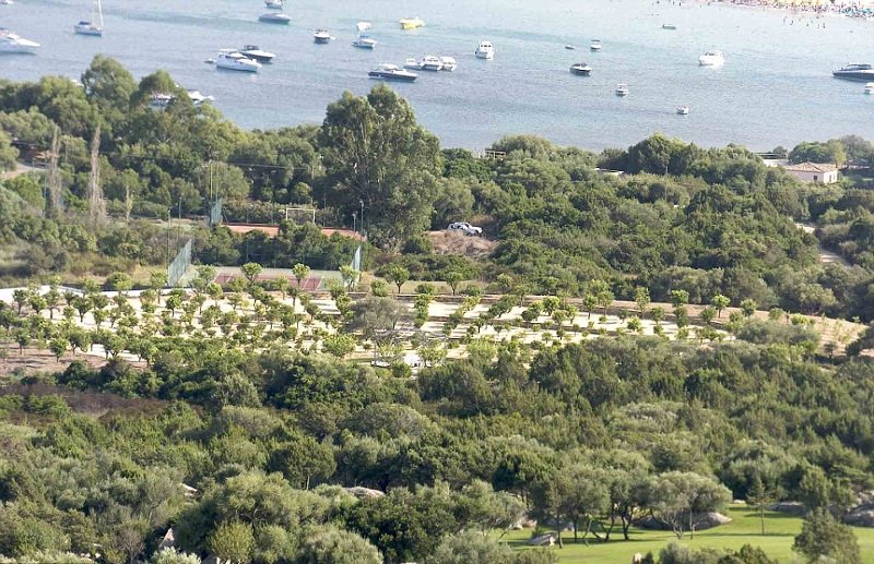 Ο Μπερλουσκόνι πουλάει τη βίλα του στη Σαρδηνία -Με 68 δωμάτια, 6 πισίνες και τεχνητό ηφαίστειο [εικόνες] | iefimerida.gr 5