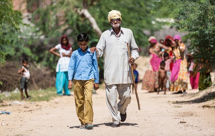 Φωτογραφίζει τους τυφλούς για να τους βοηθήσει [εικόνες] | iefimerida.gr 2