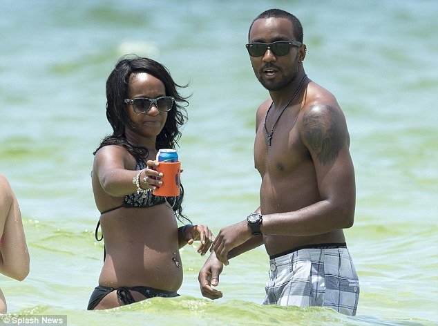 Θρίλερ με τον θάνατο της Μπόμπι Κριστίνα Μπράουν - Κατηγορούν τον σύντροφό της [εικόνες] | iefimerida.gr 1